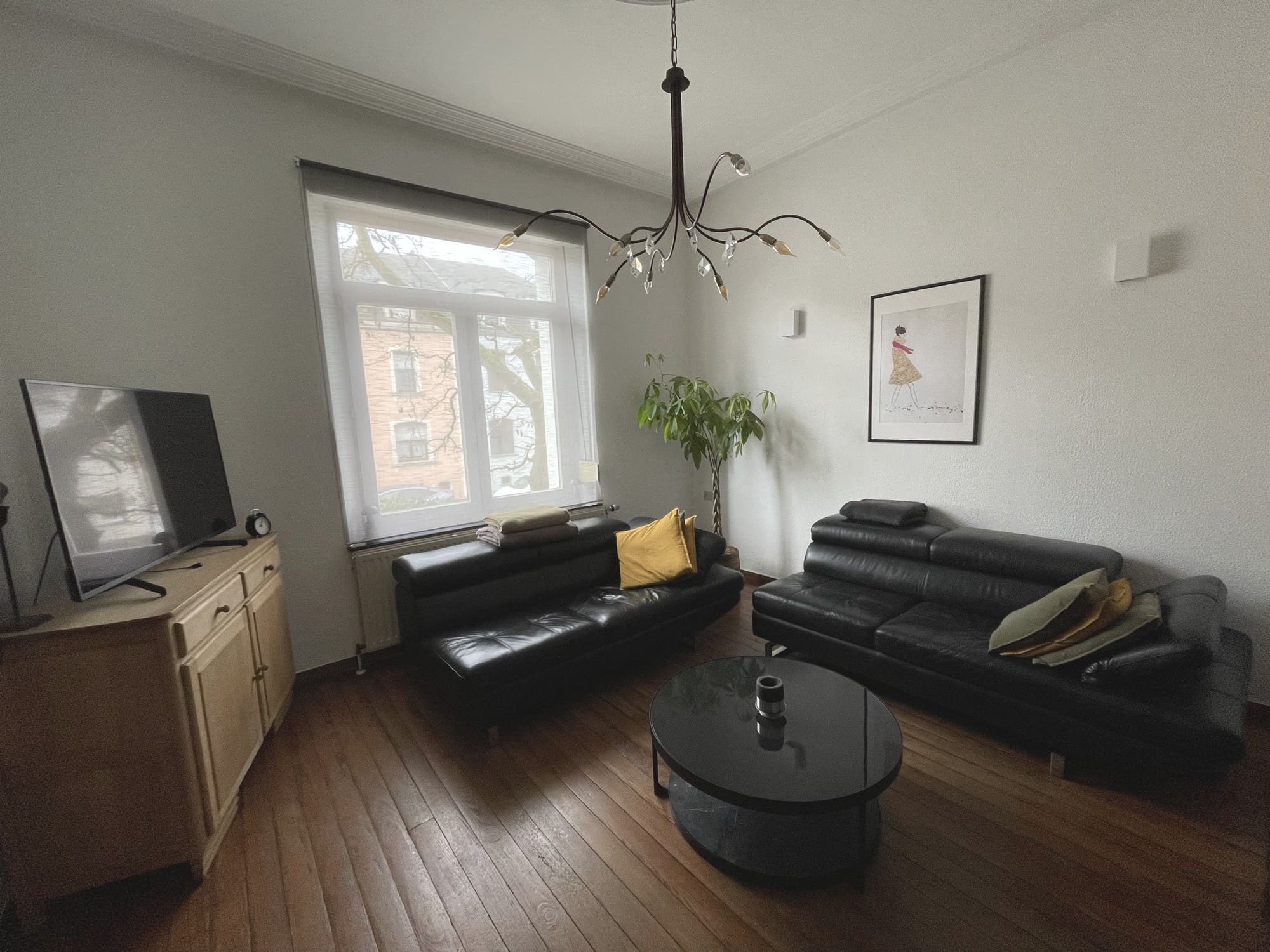 Maison d'habitation avec jardin et garage